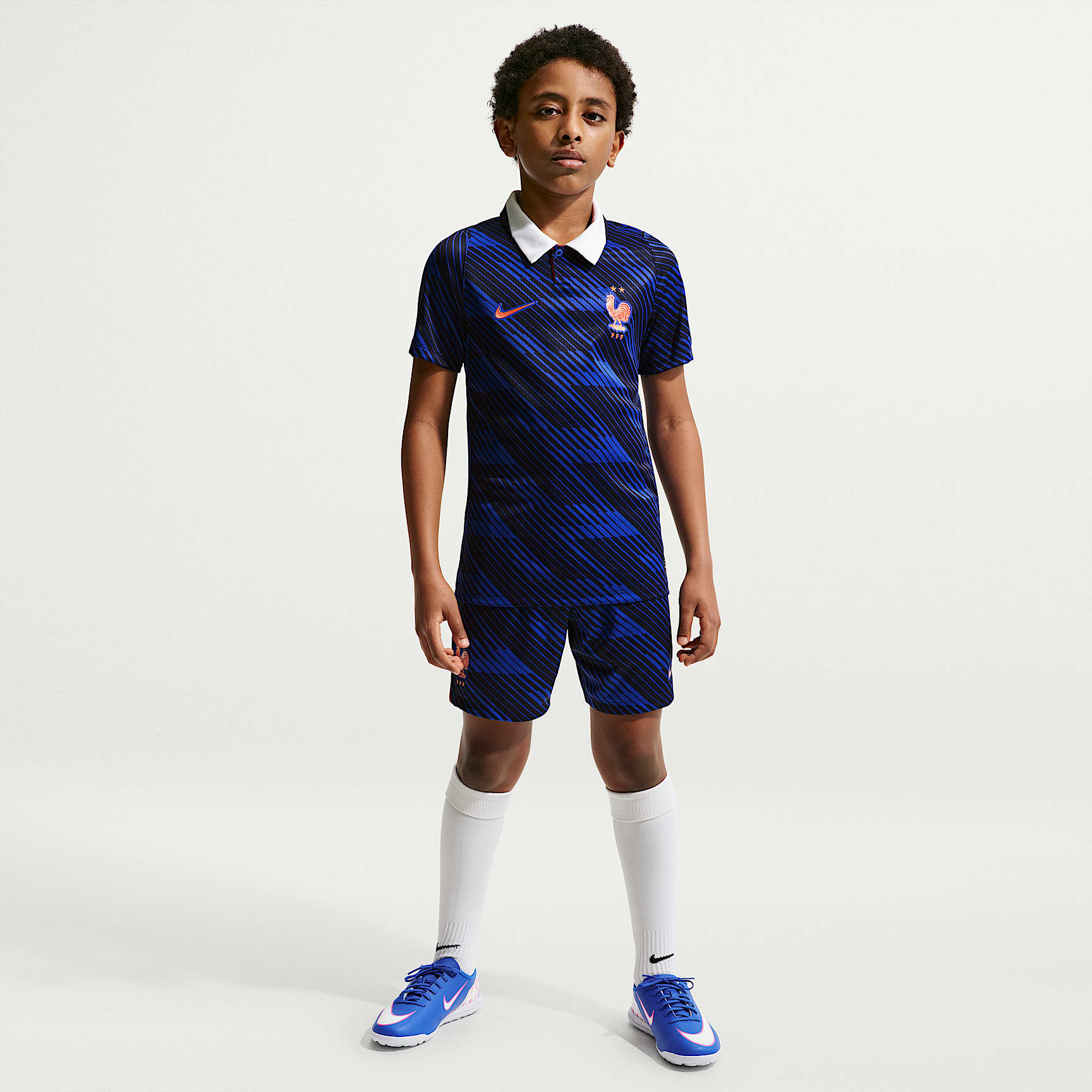 Nike Dri-FIT フェデラー モデル　ライトブルー Vネックゲームシャツ FFF 2026 Stadium Home Big Kids' Nike Dri-FIT Soccer Replica Shorts